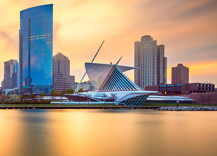 Milwaukee lakefront and Milwaukee Art Museum at sunset