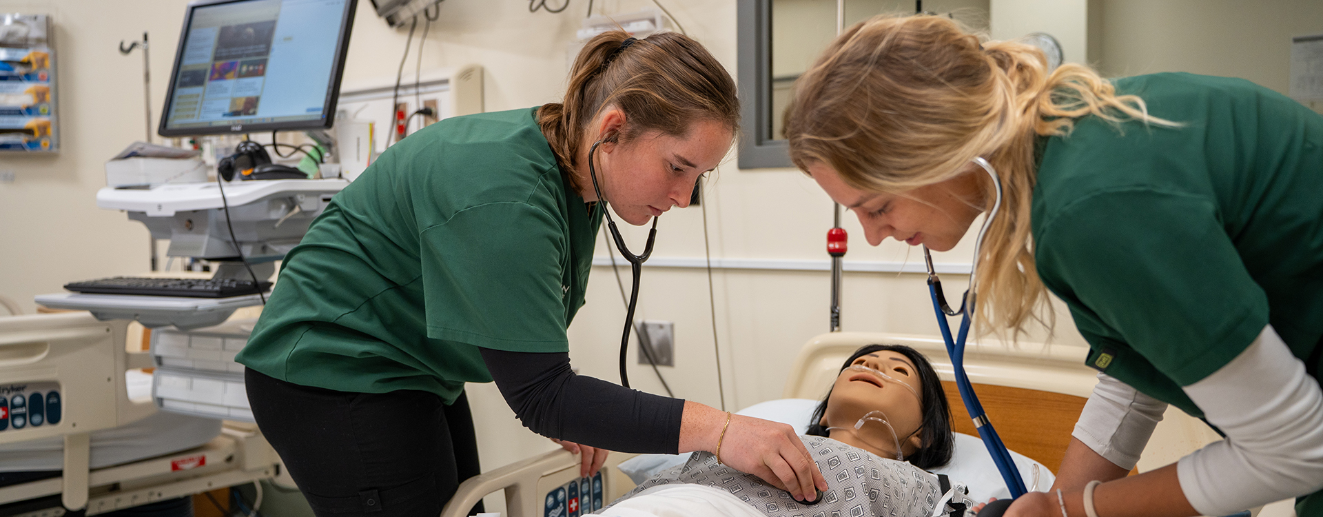 WLC nursing students in simulation lab