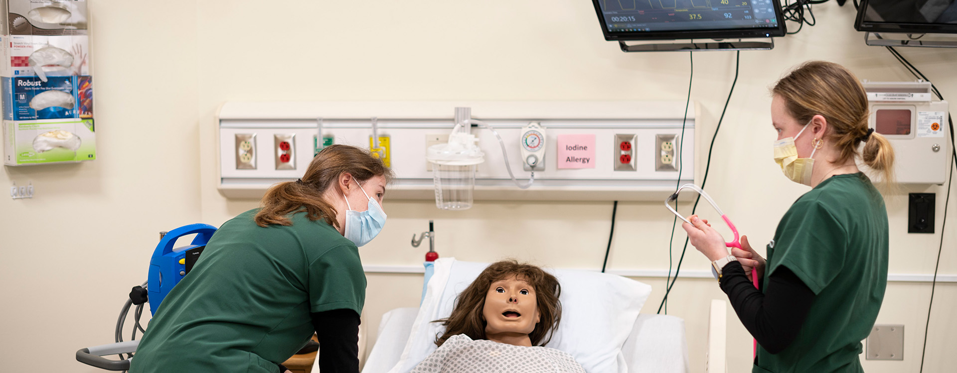 WLC nursing students in simulation lab