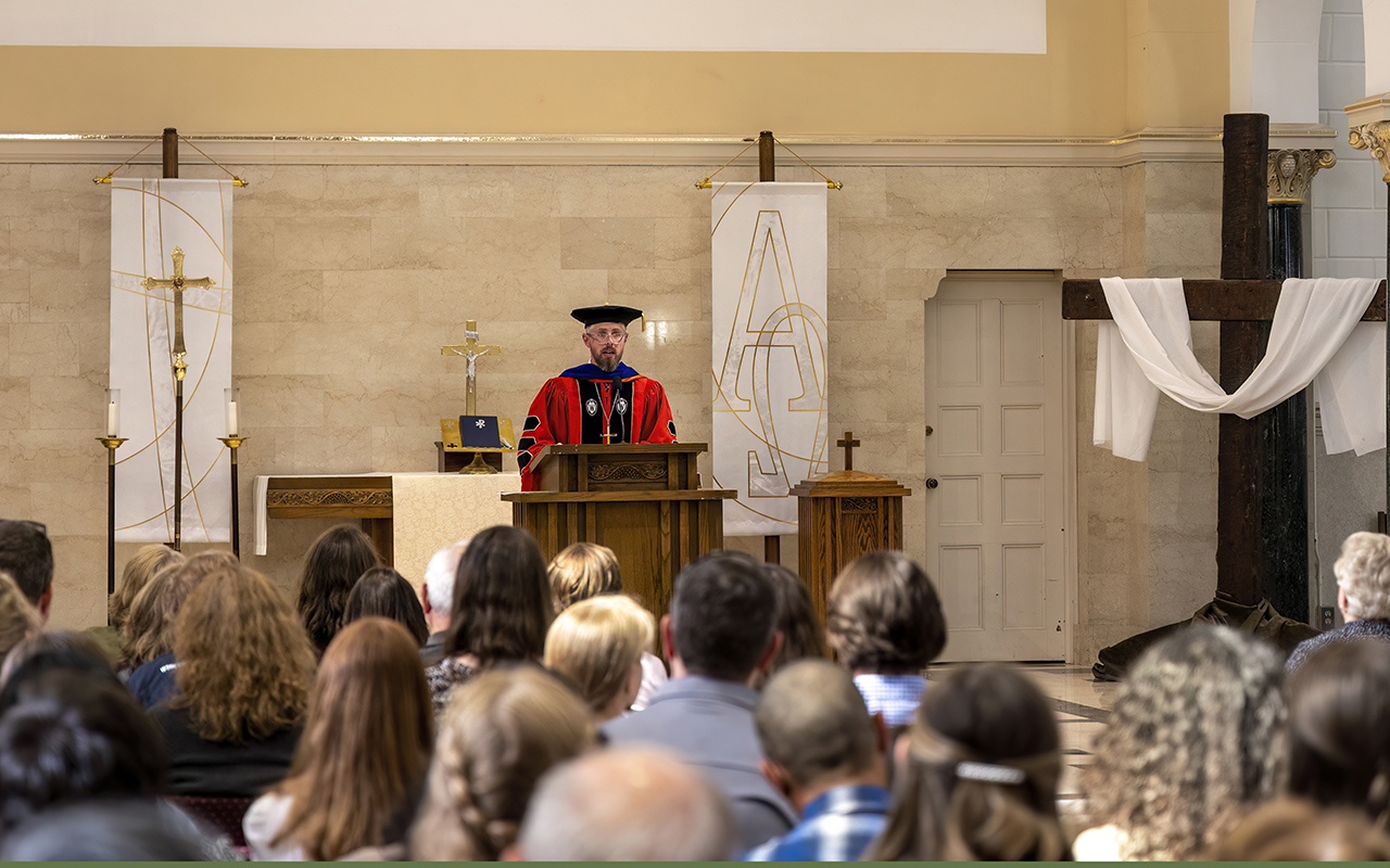 Dr. Jeremy Zima speaking at Honors Convocation